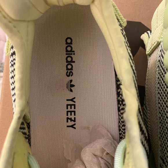 Yezzys - Picture 4 of 6